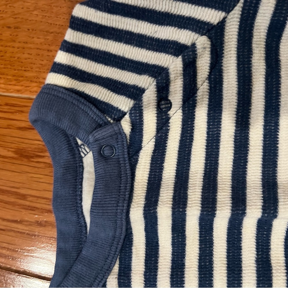 GAP Baby like new Navy and Cream Striped Baby Outfit - Picture 5 of 7